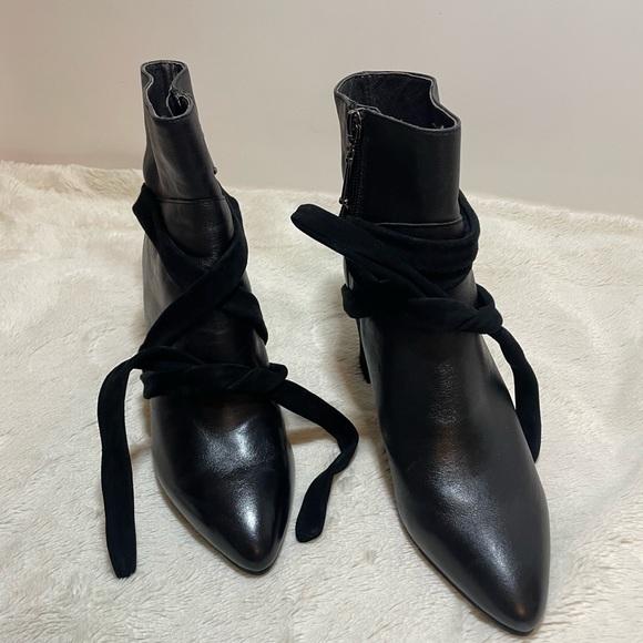 InFashion Black Leather Boots - Picture 3 of 3